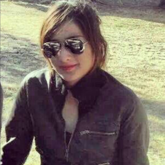 Meet your Posher, Yolanda - Picture 1 of 1